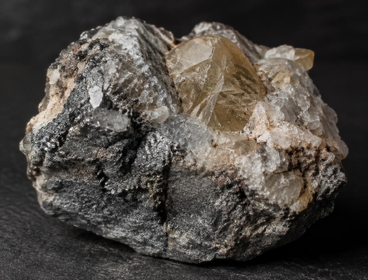 Raw tungsten-bearing ore specimen